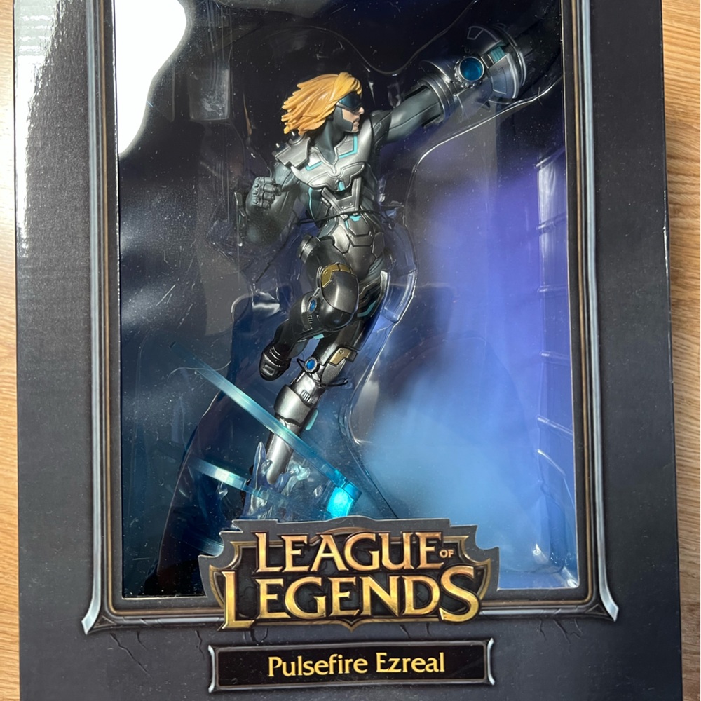 New League of Legends Pulsefire Ezreal season 3 Champion Figure - Blue & Silver